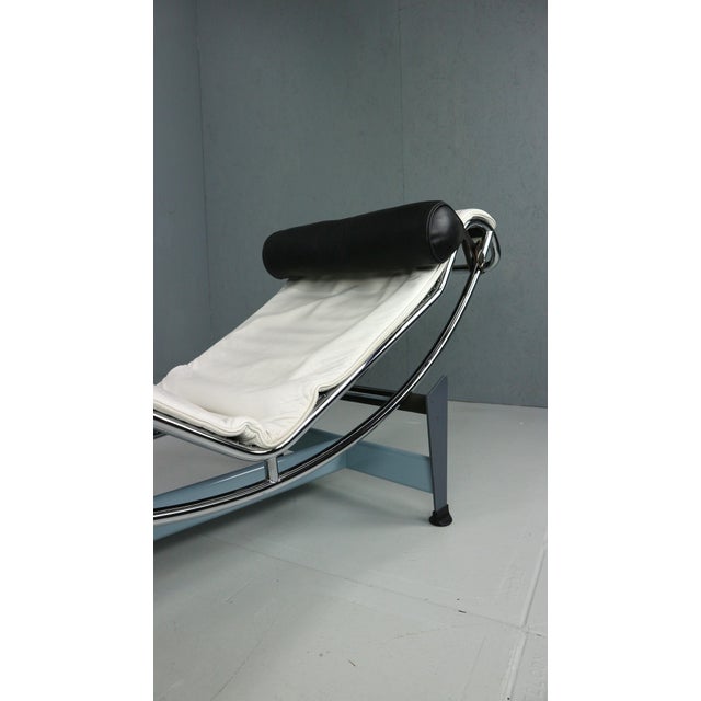 White Leather LC4 Chaise Longue by Le Corbusier for Cassina, 1960s For Sale - Image 15 of 18