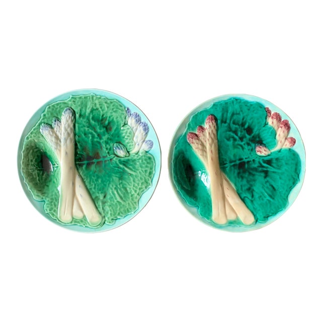 Early 20th Century Creil Et Montereau Majolica Cabbage Leaf Asparagus Plates - Pair For Sale