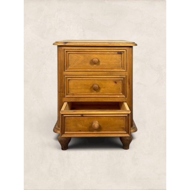 Vintage English Small Pine Chest of Drawers For Sale In Tampa - Image 6 of 12