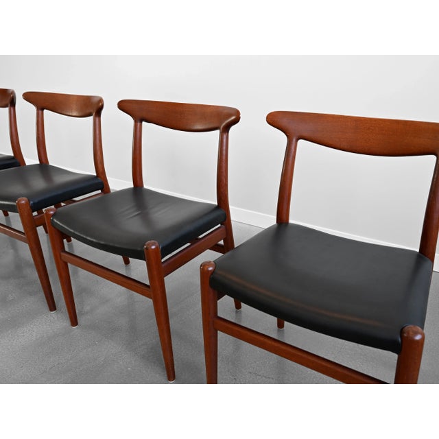 1950s Hans Wegner 'W2' Dining Chairs in Teak and Black Leather for c.m. Madsen - Set of Four For Sale - Image 5 of 12
