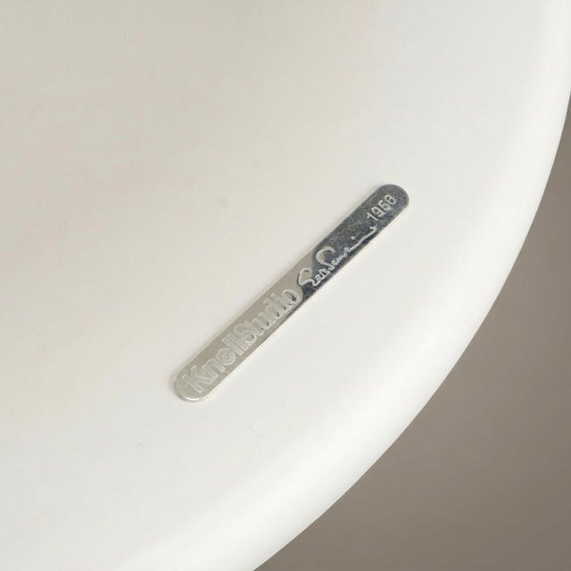 Metal Saarinen Round Tulip Pedestal Dining Foyer Table in Arabescato Marble For Sale - Image 7 of 7