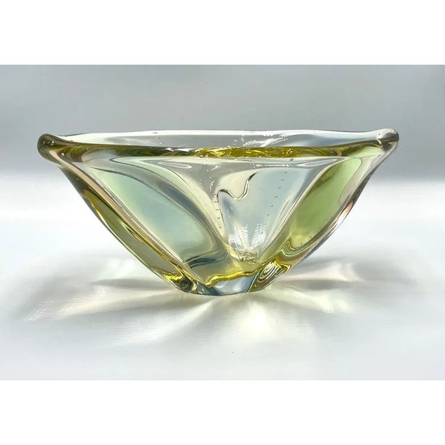 Art Glass Czech Pizzicato Bowl attributed to Hana Machovska for Mstišov/Moser Karlovarske Glass, 1960s For Sale - Image 6 of 9