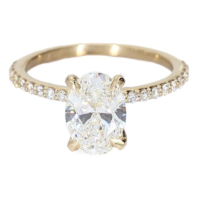 18k Yellow Gold Engagement Ring With Lab-Grown Oval Diamond - Size 5.25 For Sale