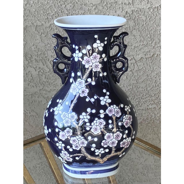 Mid 20th-Century Prunus Blossom 玉壶春瓶 Yuhuchunping-Shape Vase With Chinese Dragon-Handles For Sale - Image 9 of 18