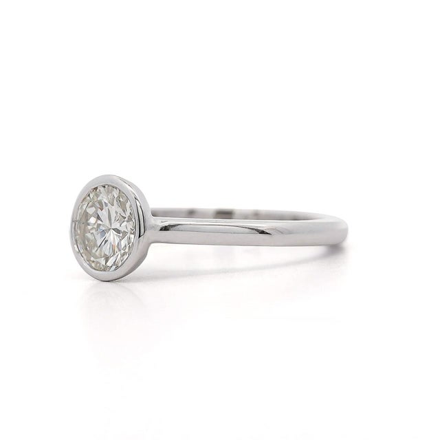 Contemporary 1.01 Carat Round Diamond Vintage Bezel 14k White Gold Solitaire Ring, Size 5.25 For Sale - Image 3 of 8