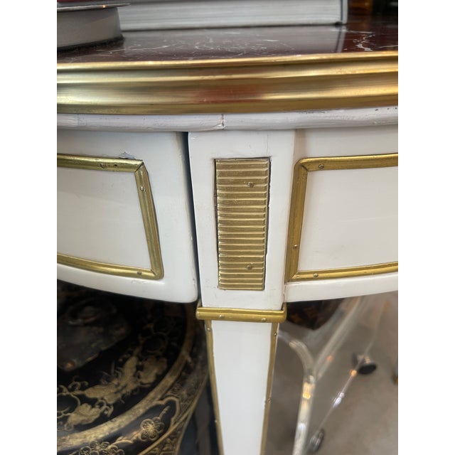 Off-white Neoclassical Style White & Gold Guéridon Accent Table – Light Brown Marble For Sale - Image 8 of 14