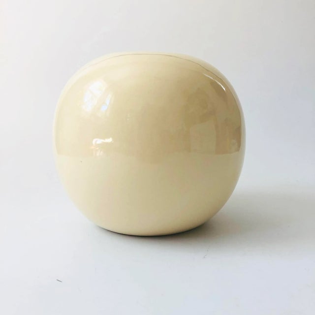 1980s Postmodern Cream Sphere Vase For Sale - Image 5 of 7