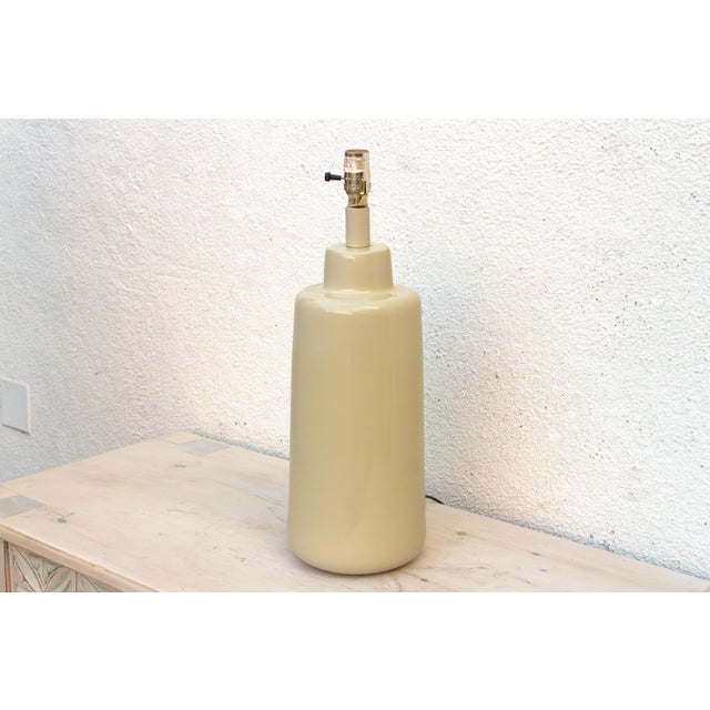 1960s Vintage Buttercream Pottery Lamp For Sale - Image 5 of 7