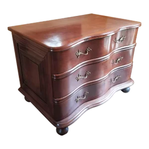 1930s Mahogany Serpentine Chest of Drawers