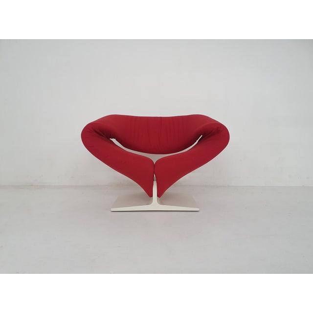 Mid-century lounge chair designed by Pierre Paulin for Artifort, model Ribbon. Re-upholstered in red fabric. with white...