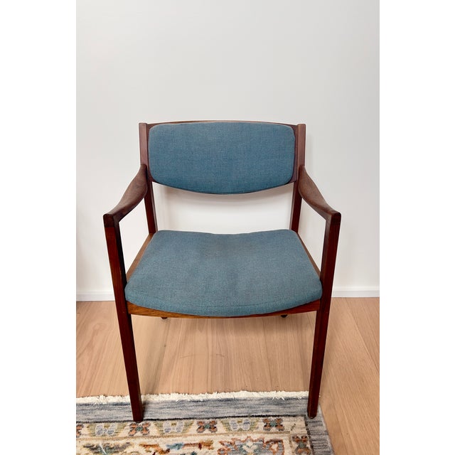 This beautiful, versatile Mid Century Modern chair from The Gunlocke Company of Wayland, New York still has its original...