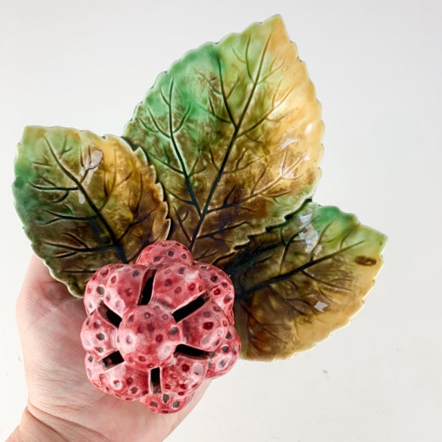 Early 20th Century Antique Majolica Like Pottery Plate Leaf Strawberries Wall Hanging Place Card For Sale - Image 5 of 8