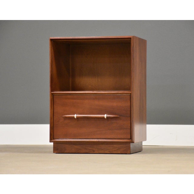 Mid-Century Modern 1950s Refinished Robsjohn Gibbings for Widdicomb Nightstand For Sale - Image 3 of 10