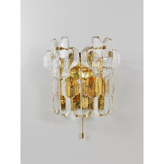 Gold Mid-Century Gilt Brass and Crystal Icicle Glass Scone attributed to J. T. Kalmar for Kalmar, 1970s For Sale - Image 8 of 18