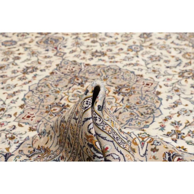 Kashan Hand-Knotted Rug in Wool For Sale - Image 9 of 11