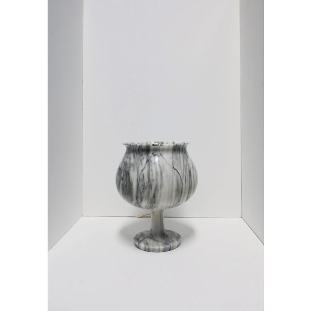 Mid-Century Modern Italian Marble Table Lamp, Modern Style, Circa Mid to Late 20th Century For Sale - Image 3 of 12