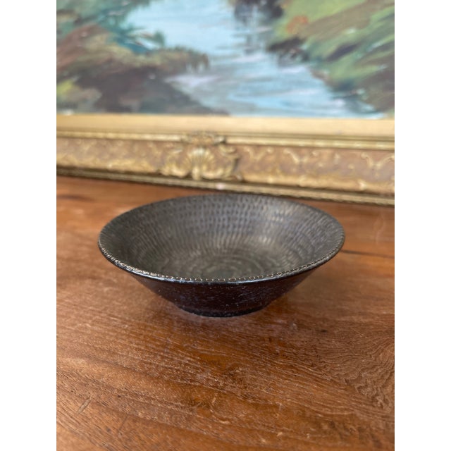 Mid 20th Century Textured Studio Pottery Bowl in Dark Iron-Glaze Finish With Radiating Pattern. For Sale - Image 5 of 9