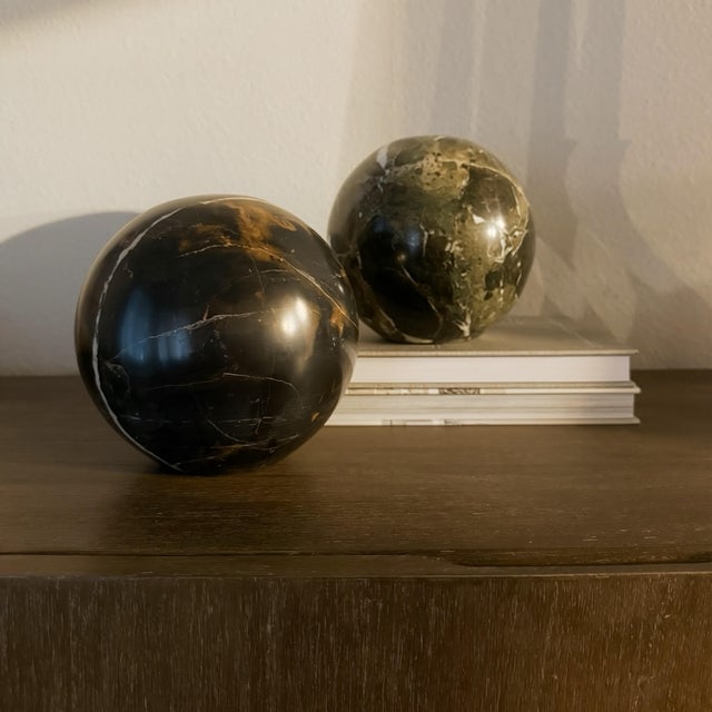 Contemporary Late 20th Century Pair of Large Polished Marble Decorative Spheres, 6-Inch For Sale - Image 3 of 3