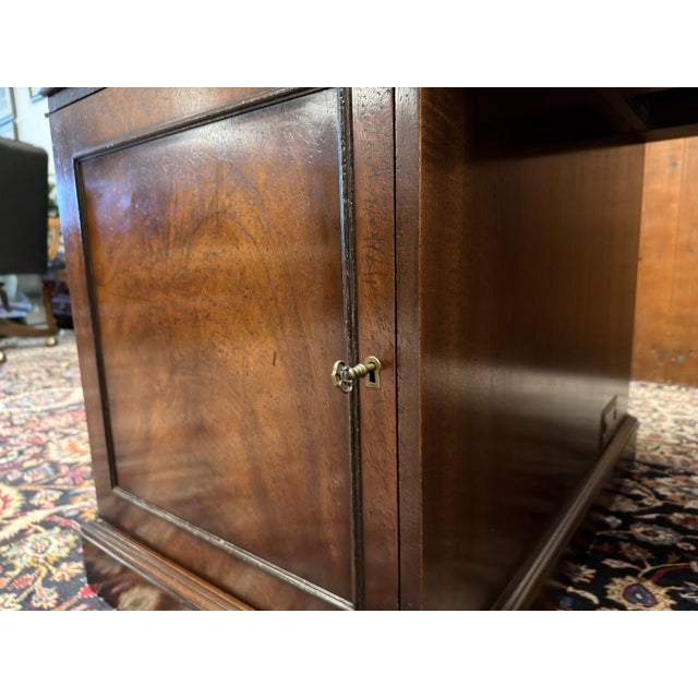 English Chesterfield Desk in Walnut and Leather For Sale - Image 12 of 18