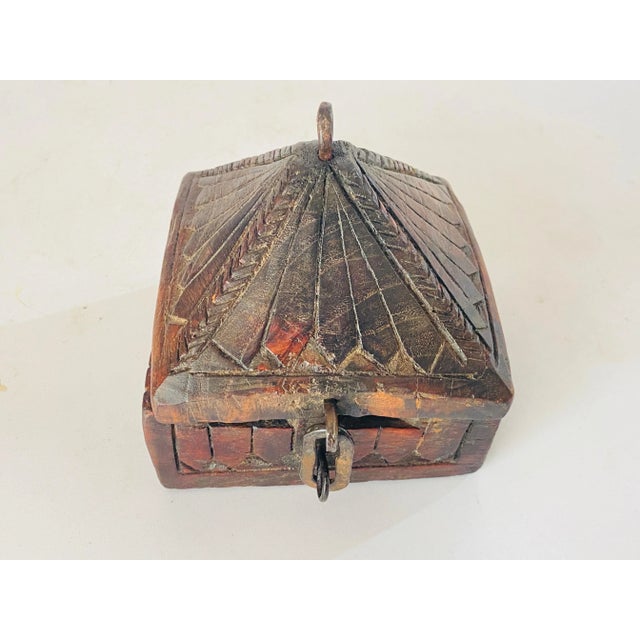 19th Century African Hand Carved Wooden Powder Box in Brown Color For Sale - Image 4 of 13