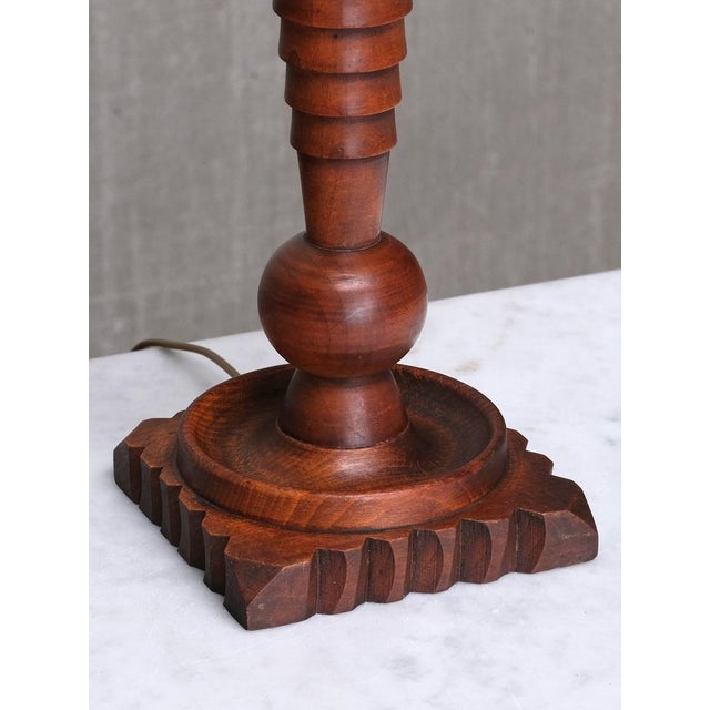 French Art Deco Tall Sculptural Table Lamp in Turned Oak with Ivory Shade, 1920s For Sale - Image 6 of 13