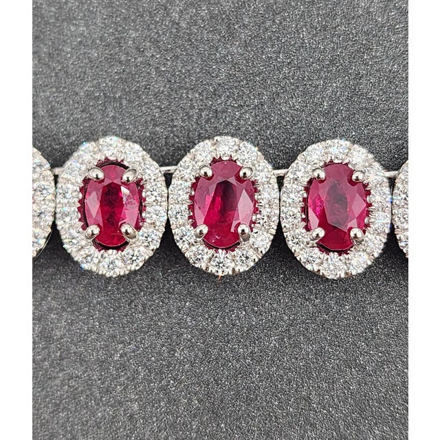 Modern 30.20 Ct Natural Ruby & Diamond Necklace For Sale - Image 3 of 8