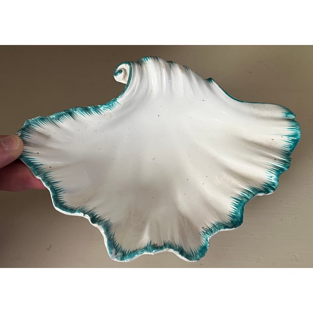 Rococo Antique 18th Century Wedgwood Creamware Feather Edge Sea Shell Dishes - A Pair For Sale - Image 3 of 16