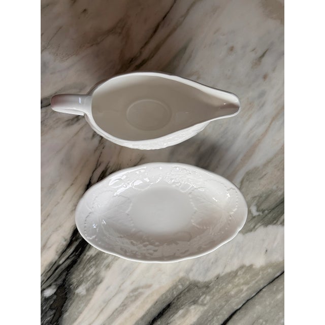 Wedgwood Made in England Vintage Wedgwood Strawberry and Vine Gravy Boat With Underplate - 2 Pieces For Sale - Image 4 of 12