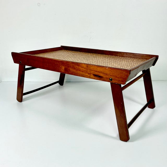 1980s Vintage Boho Chic Coastal Woven Rattan Top Wood Lap Tray For Sale - Image 9 of 15