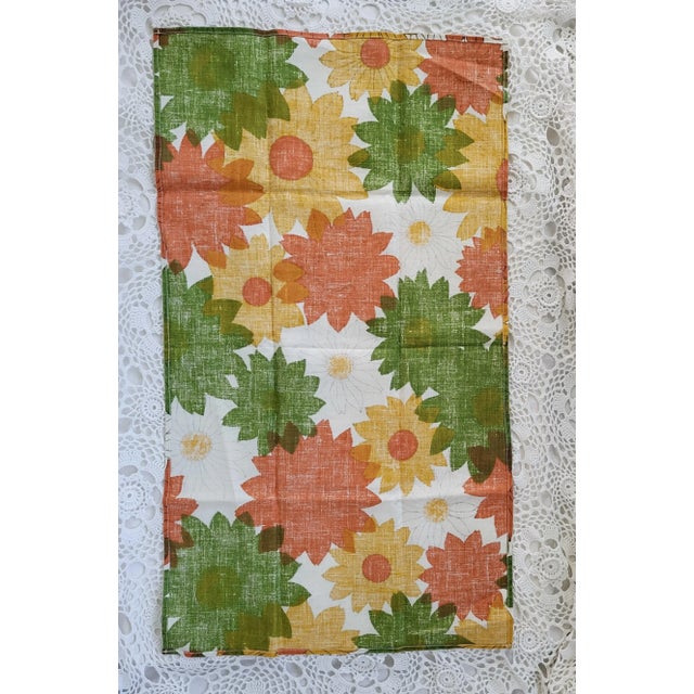 1970s Sunflower Print Linen Tea Towel For Sale - Image 4 of 4