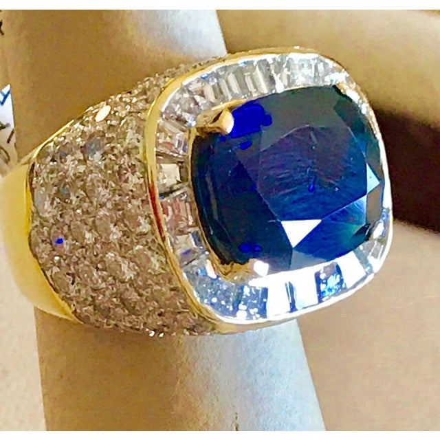 Blue Agl Certified No Heat Natural 11.81 Ct Blue Sapphire & Diamond 18k Gold Ring For Sale - Image 8 of 8
