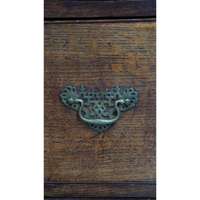 Antique 18th Century English Chest of Drawers with 3 Drawers and Original Fittings For Sale - Image 12 of 16