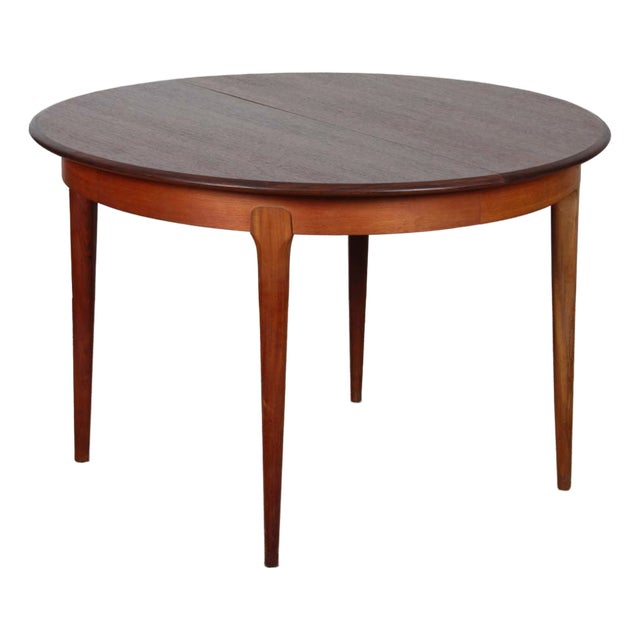 Scandinavian Round Extendable Dining Table in Teak, 1960 For Sale