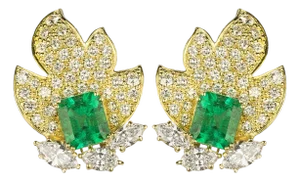 Kweith Davis 18k Emerald Earrings, A Pair