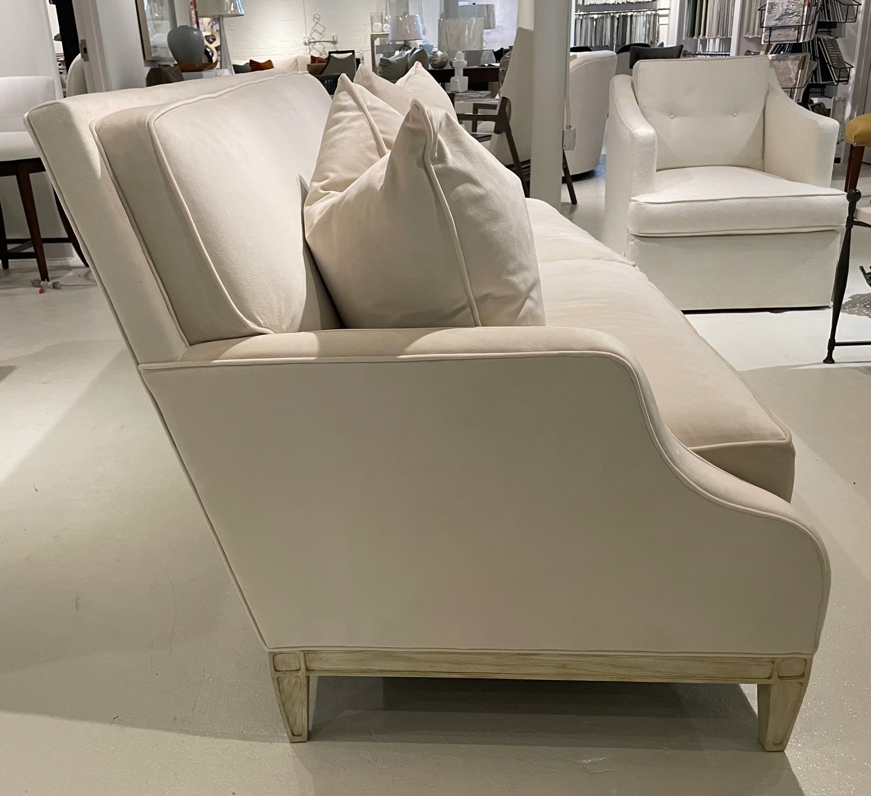 848/美品Qualcom　シャープドラゴン VR 835 リファレンス Hickory Chair Suzanne Kasler Monroe Sofa | Chairish
