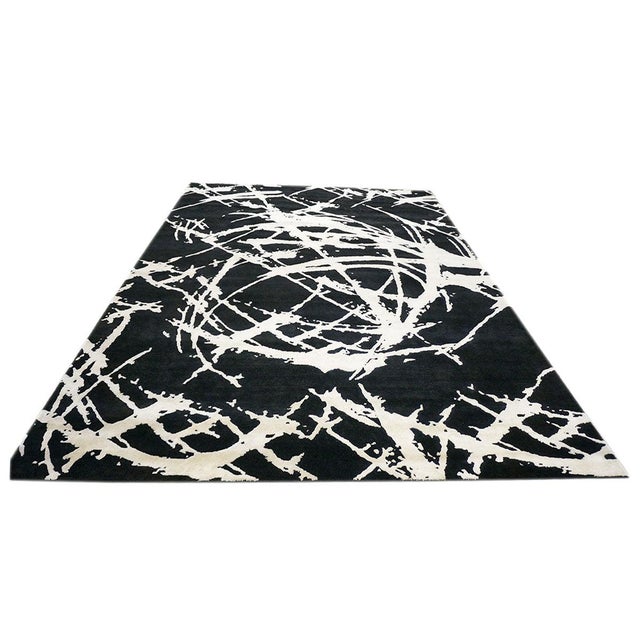 Condition: New Origin: India Design: Modern Orba Actual size: 9'1" x 12'2" Thickness: 3/8" Colors: Black, White Content...