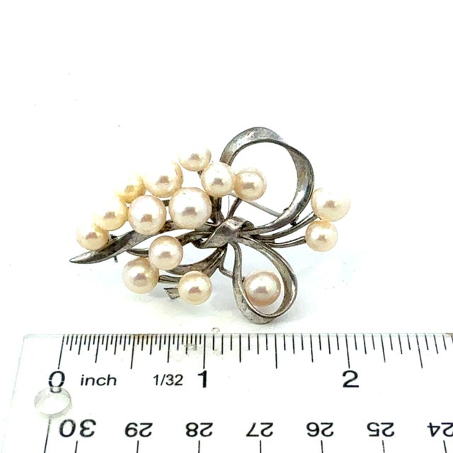 1990s Mikimoto Akoya Pearl Brooch 7.2 Mm Sterling Silver Estate For Sale In New York - Image 6 of 6