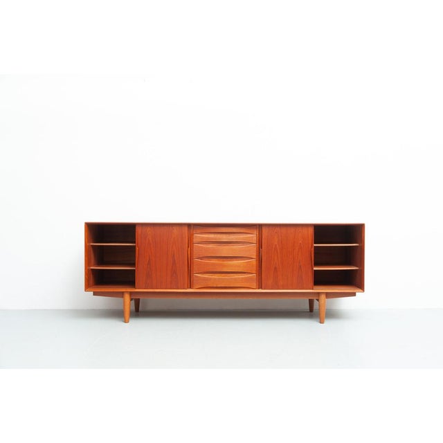 Mid-Century Modern Large Teak Sideboard from Dyrlund, 1960s For Sale - Image 3 of 18