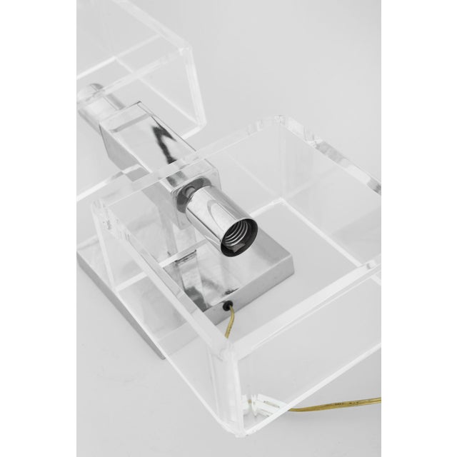 Mid-Century Modern Late 20th Century Cubist Lucite and Chrome Table Lamp For Sale - Image 3 of 3