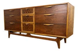 Example of Lane Furniture Dressers and Chests of Drawers