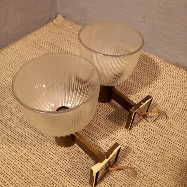 Mid-Century Modern Brass Wall Lamps with Ribbed Glass from Fidenza Vetraria in the Style of Azucena, 1950s, Set of 2 For Sale - Image 3 of 10