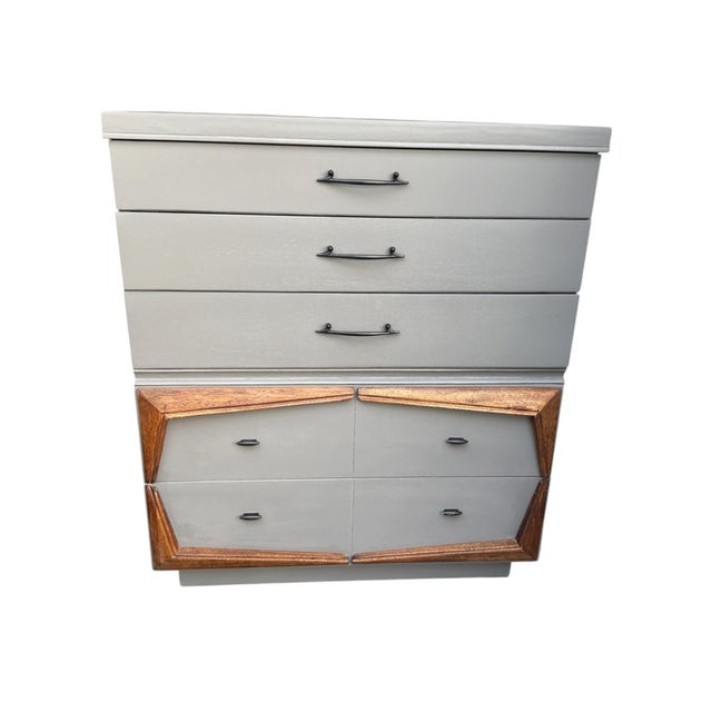 United Furniture Corporation Vintage United Furniture Corp. Two-Piece Mid-Century Dresser Set With Sculptural Wood Trim For Sale - Image 4 of 13
