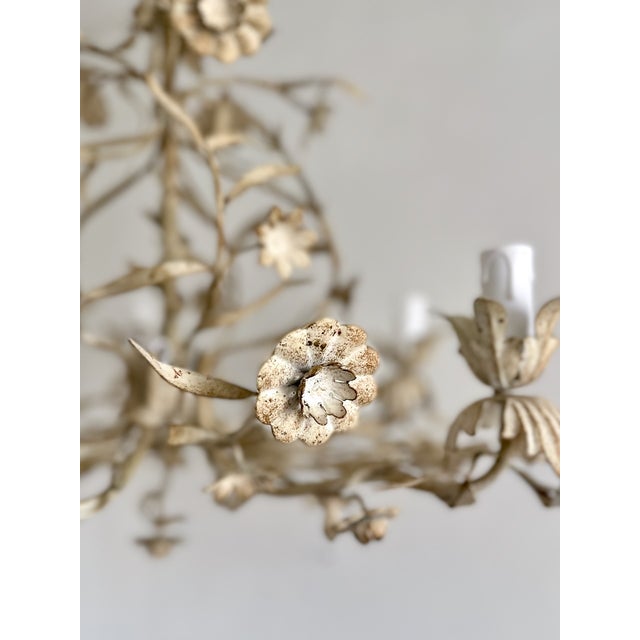 Hollywood Regency Vintage Italian Floral Tole 5-Light Chandelier in Cream Painted Metal, 1960s For Sale - Image 3 of 12
