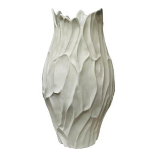 Global Views Modern Matte White Finished Bloom Vase For Sale