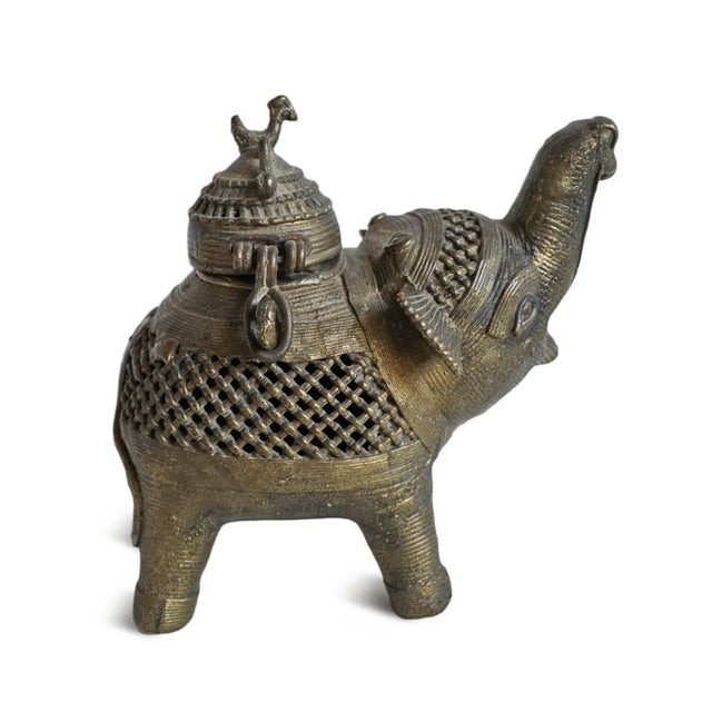 Vintage old brass small elephant figurine pot with attached lid that opens. Wonderful engraved details and aged patina.
