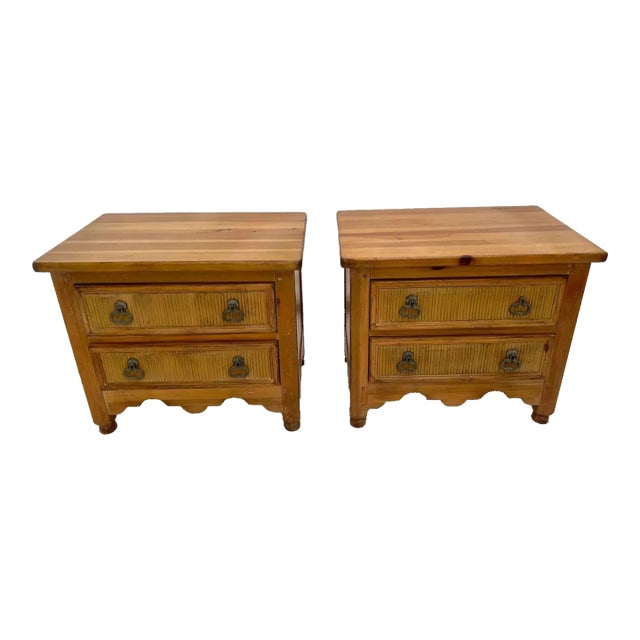 1970s Set of Two Drexel Heritage Nightstands End Tables Two Dovetail Jointed Drawers For Sale