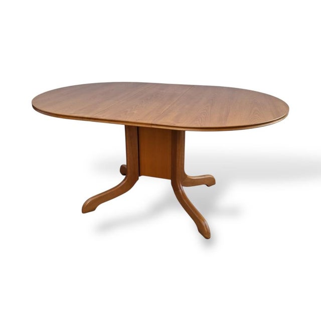 Mid-Century Oval Drop Leaf Gateleg Dining Table in Teak from Morris of Glasgow, 1970s For Sale - Image 4 of 7