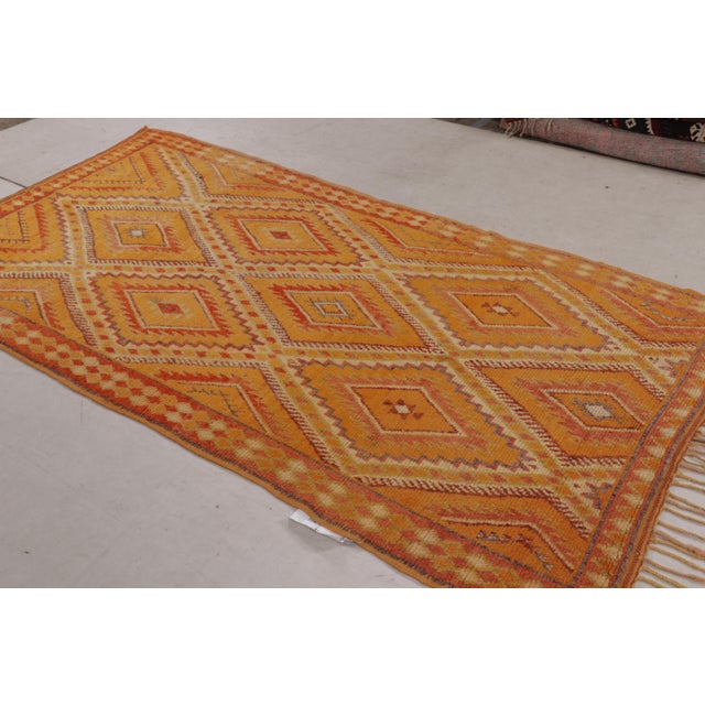 Moroccan 1950s Mid-Century Berber Rug Gold Diamond Pattern Moroccan Rug For Sale - Image 3 of 9