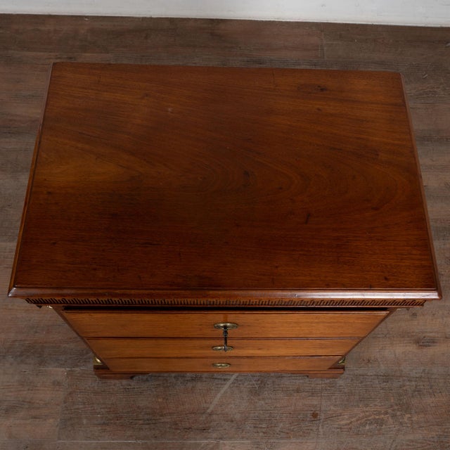 French Mid 19th Century Louis XVI Style Mahogany Chest of Three Drawers For Sale - Image 3 of 13