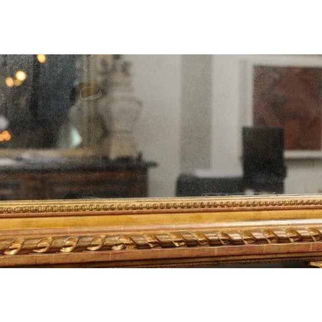 1870s French Napoléon III Carved Giltwood Mirror with Hunting Trophy Crest For Sale - Image 11 of 13